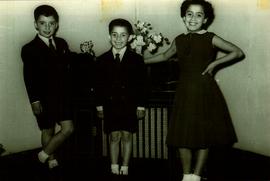Juan Miguel Mura con sus hermanos/as Juan Miguel Mura con sus hermanos/as